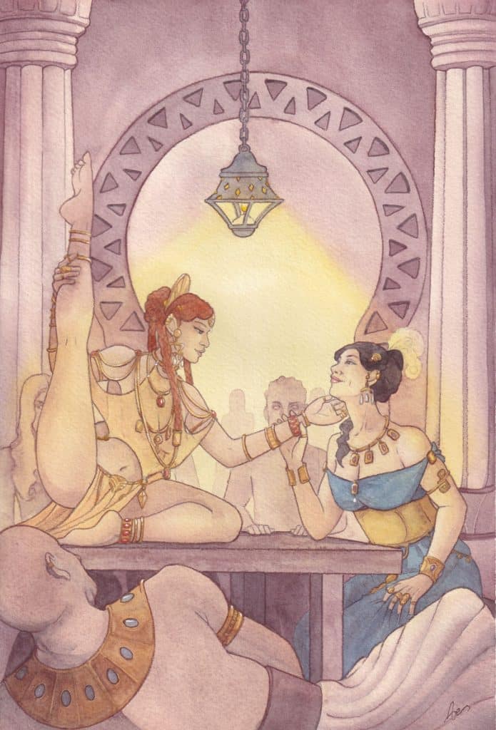 Dans une salle luxueuse de style antique avec des colonnes, une danseuse en tenue dorée est penchée vers une dame richement vêtue et lui caresse la joue.